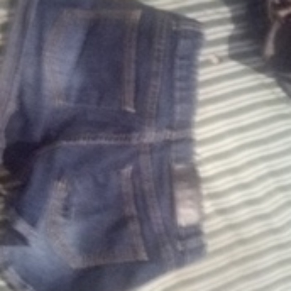 Dkny shorts. Barely worn. - Picture 4 of 4